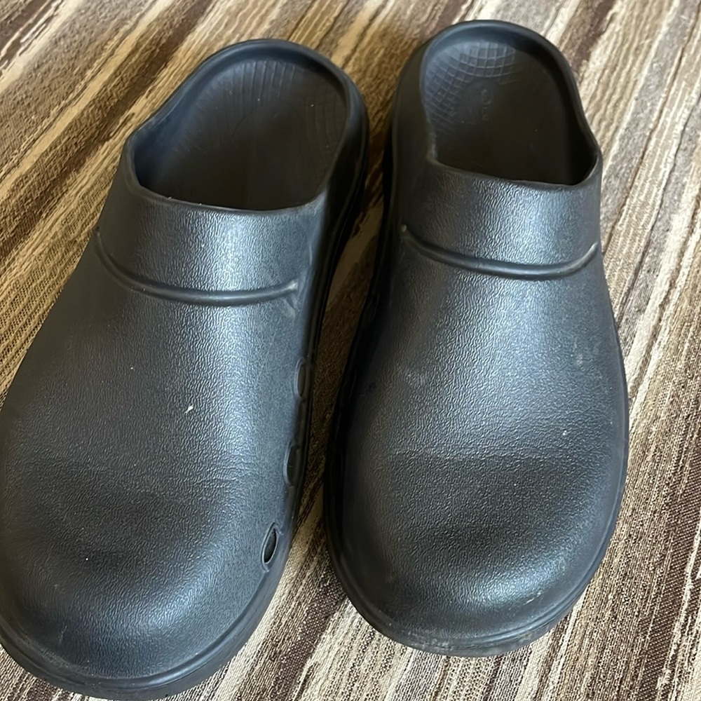 Oofos recovery slides women’s 8